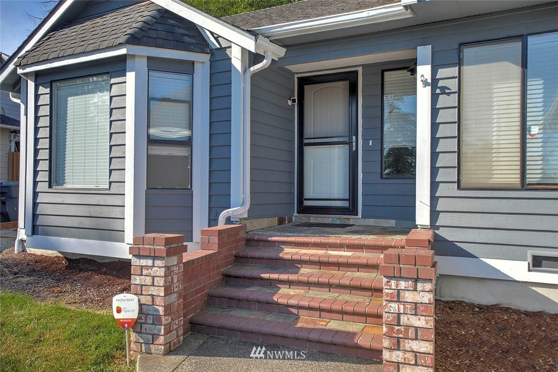 14019 Southeast 158th Street Renton, WA 98058 - Photo 3 of 24 Gallery Image 3