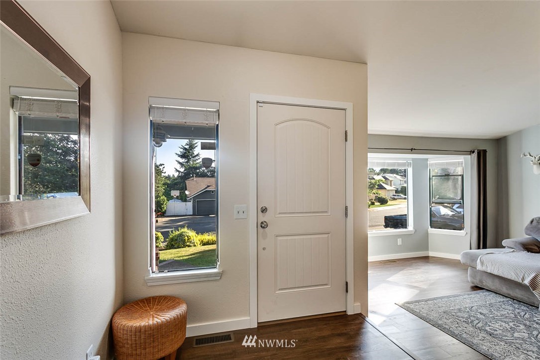 14019 Southeast 158th Street Renton, WA 98058 - Photo 4 of 24 Gallery Image 4