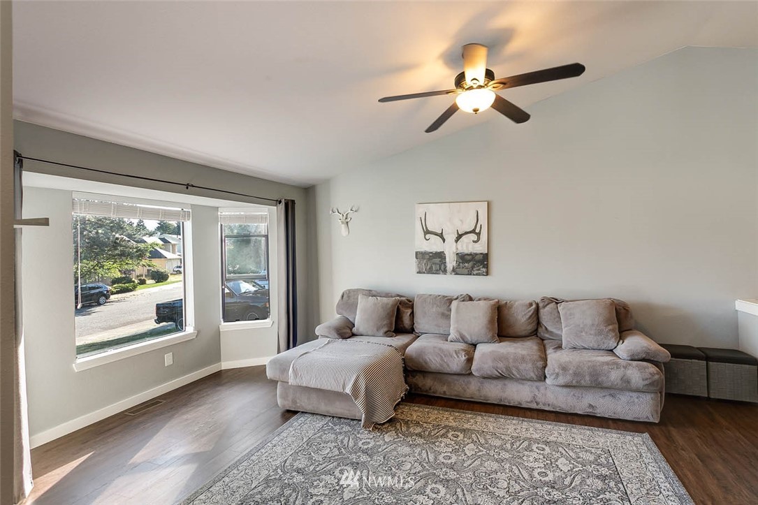 14019 Southeast 158th Street Renton, WA 98058 - Photo 5 of 24 Gallery Image 5