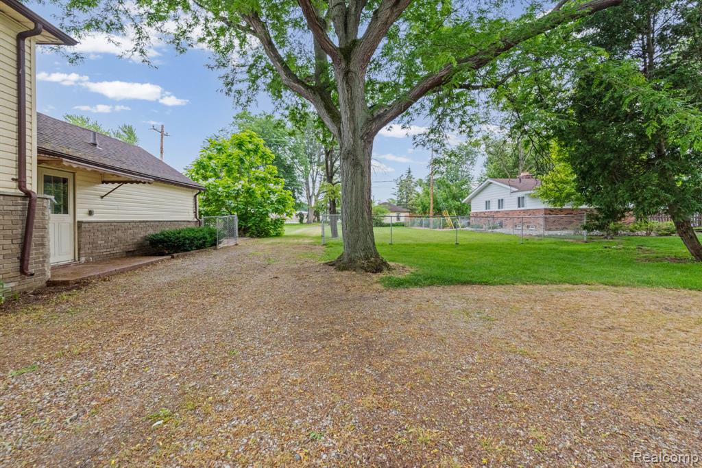 7993 Church Road Grosse Ile, MI 48138 - Photo 4 of 37