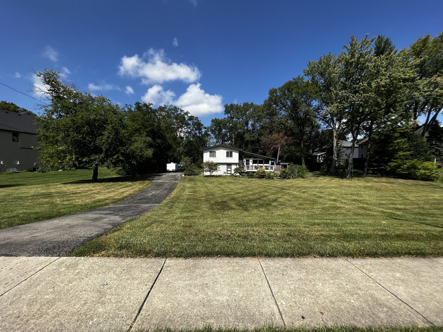 1525 West Wiesbrook Road Wheaton, IL 60189 - Photo 1 of 4 a view of a volley ball court