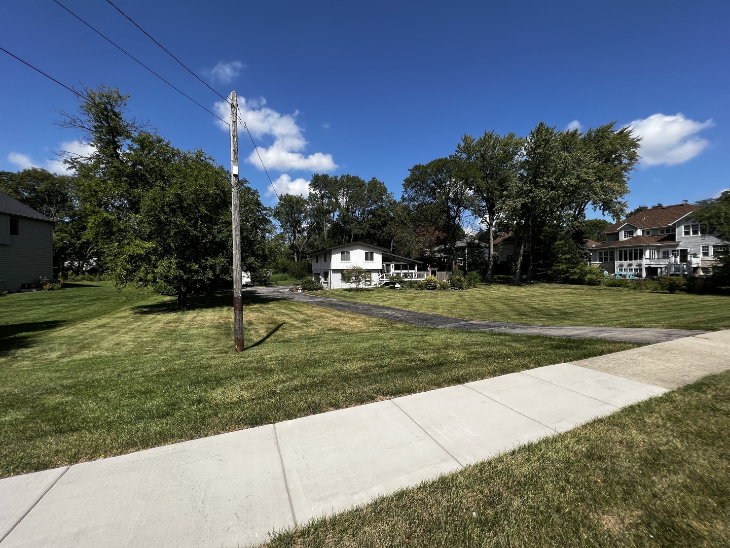 1525 West Wiesbrook Road Wheaton, IL 60189 - Photo 3 of 4
