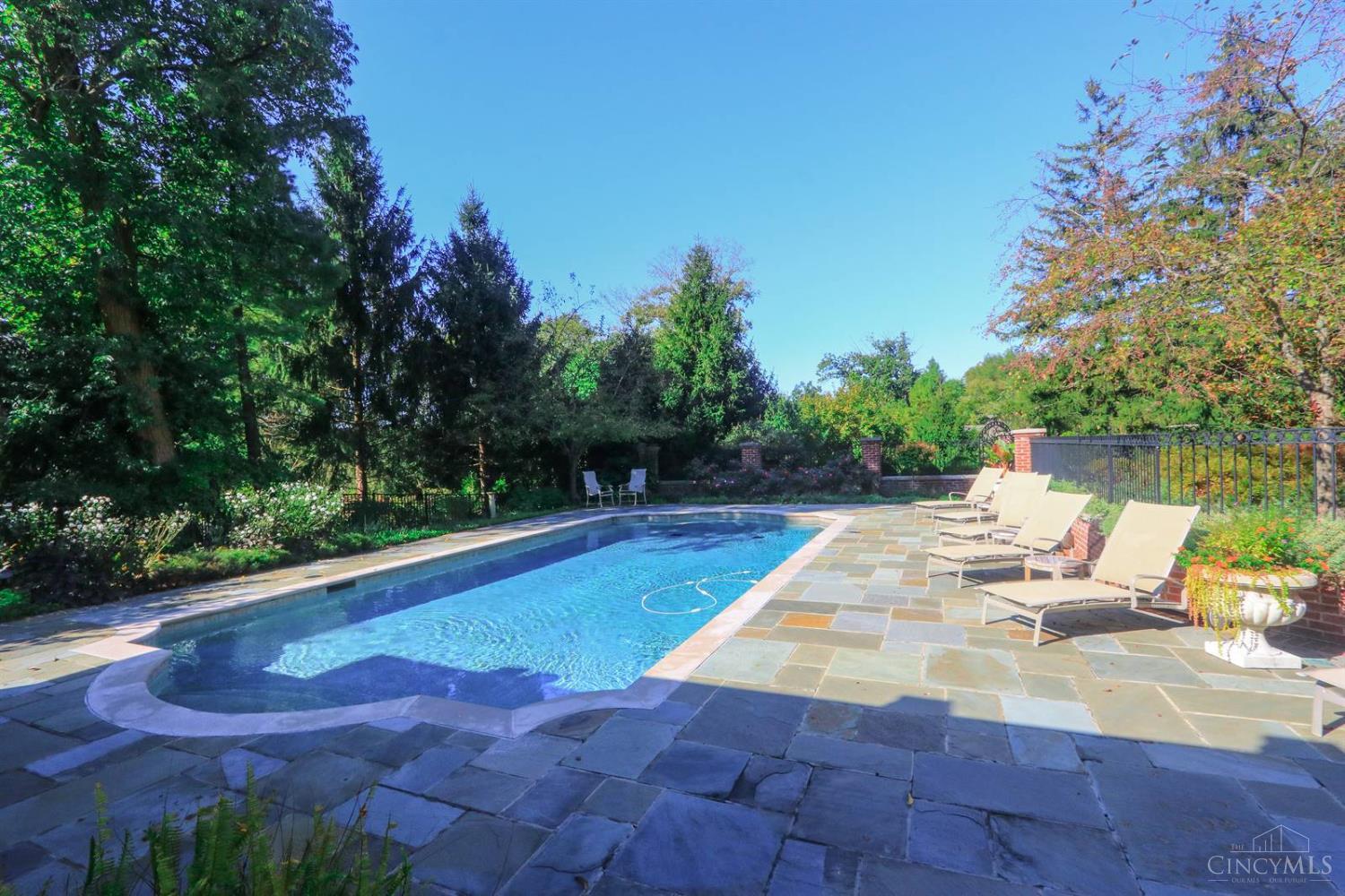 2727 Walsh Road Cincinnati, OH 45208 - Photo 9 of 21 Gallery Image 9