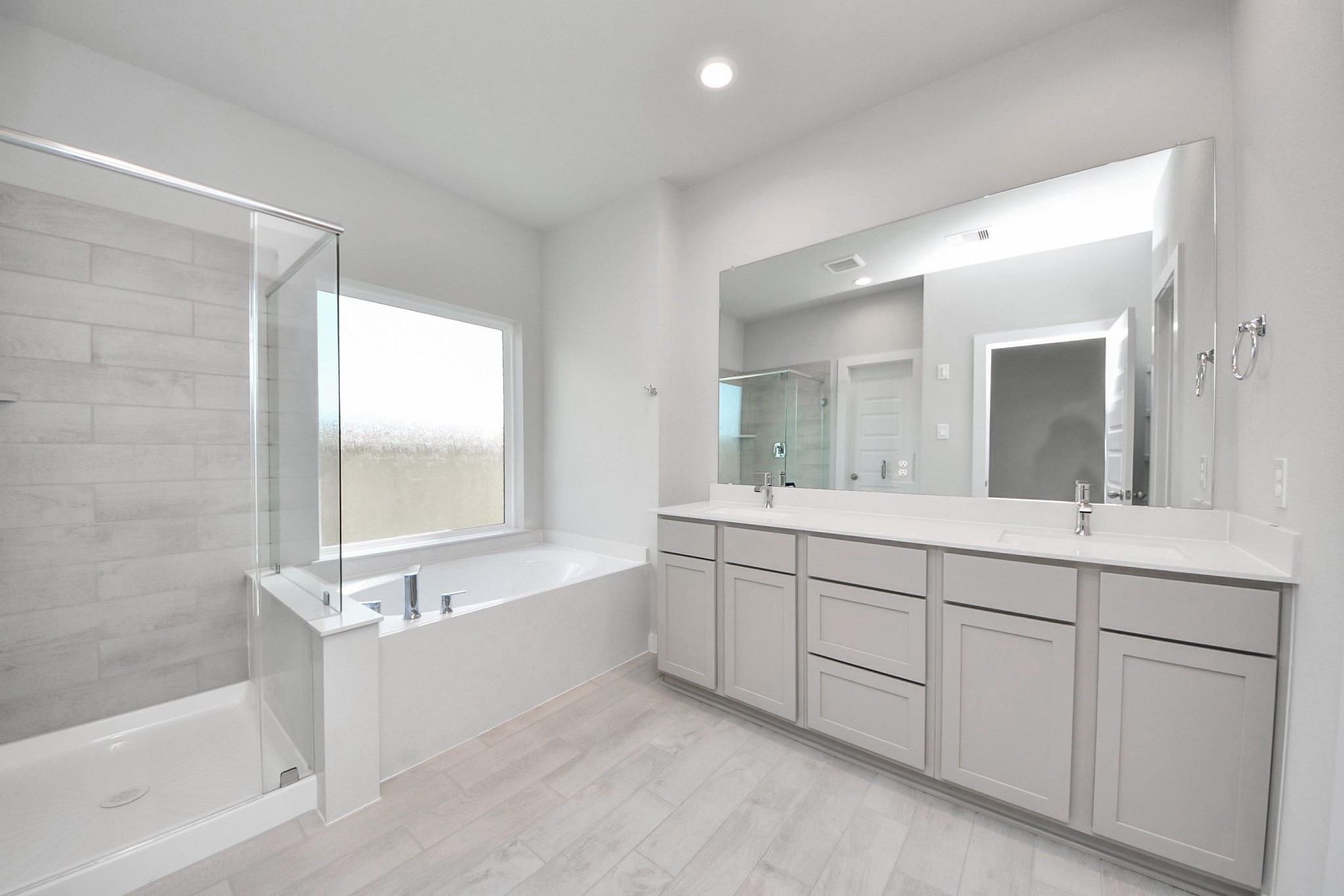 15715 Telge Ridge Lane Cypress, TX 77429 - Photo 26 of 48 a spacious bathroom with a tub sink and mirror