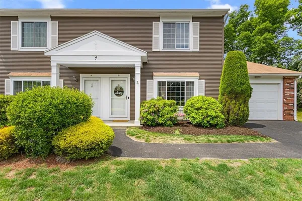 $470,000 | 7 Eagle Run, Unit B, Warwick, RI 02818