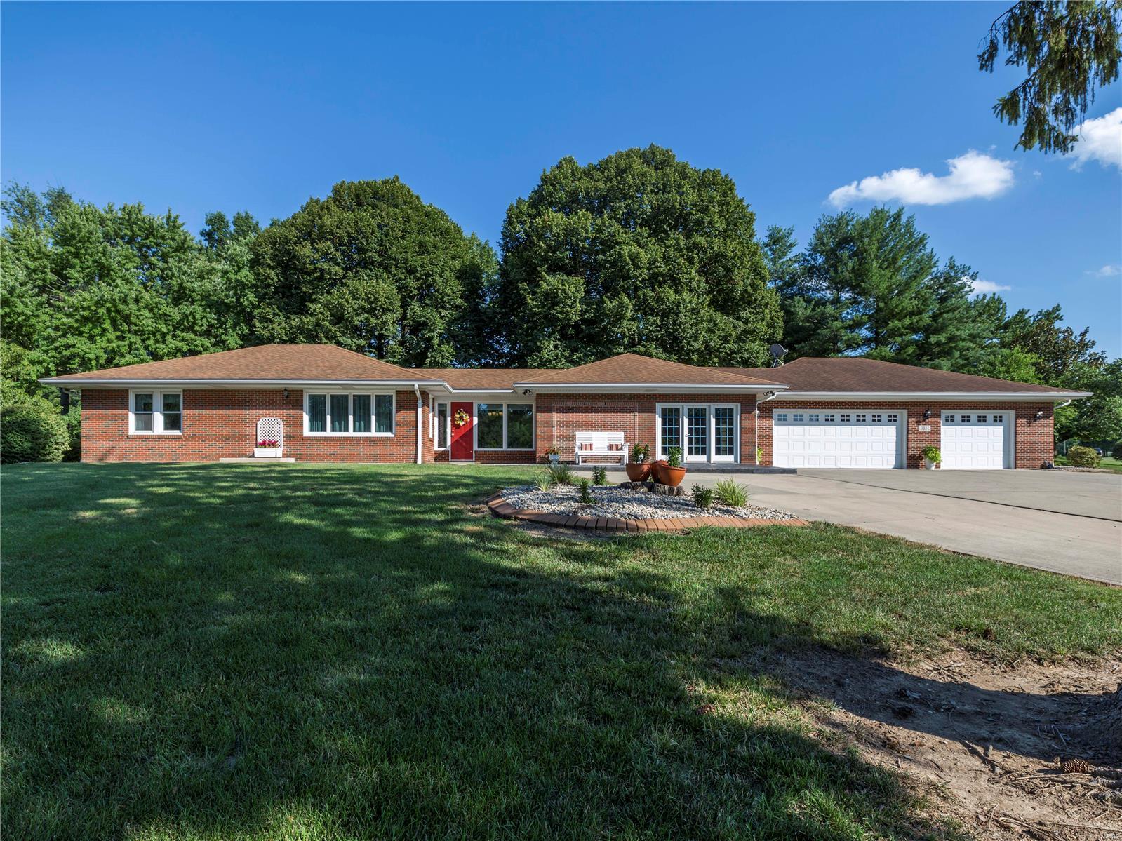 3932 Raymond Road Edwardsville, IL 62025 - Photo 2 of 39