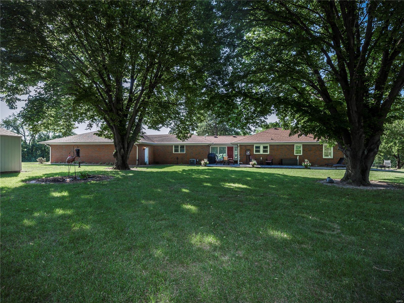 3932 Raymond Road Edwardsville, IL 62025 - Photo 9 of 39