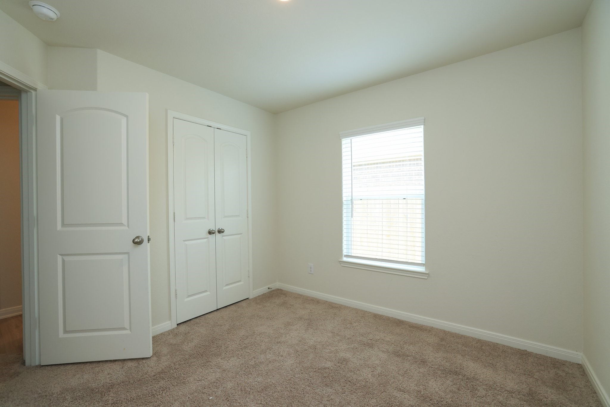 20914 Solstice Point Drive Hockley, TX 77447 - Photo 20 of 27 an empty room with windows and closet