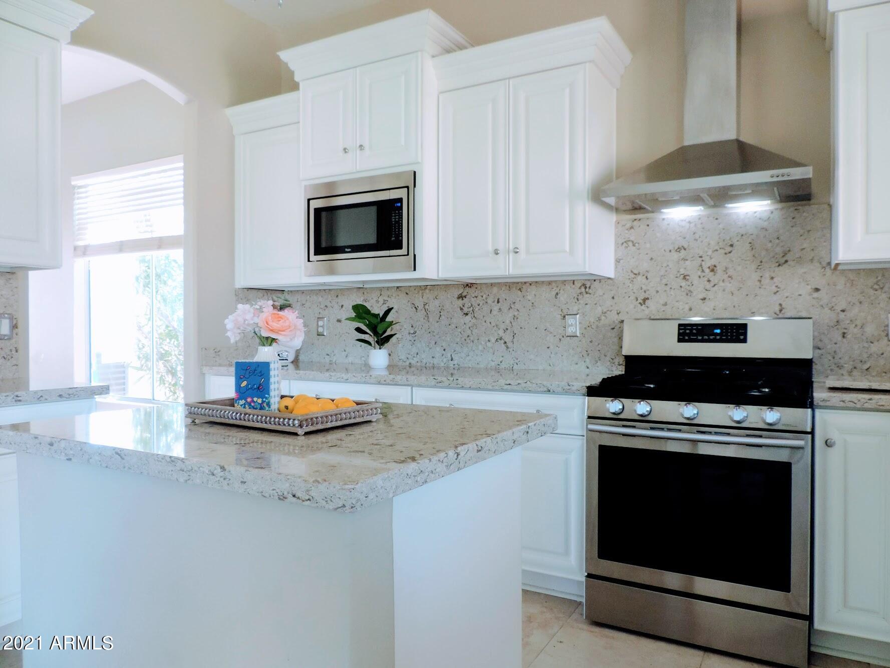 6710 West Del Rio Street Chandler, AZ 85226 - Photo 1 of 33 Gourmet Kitchen-1