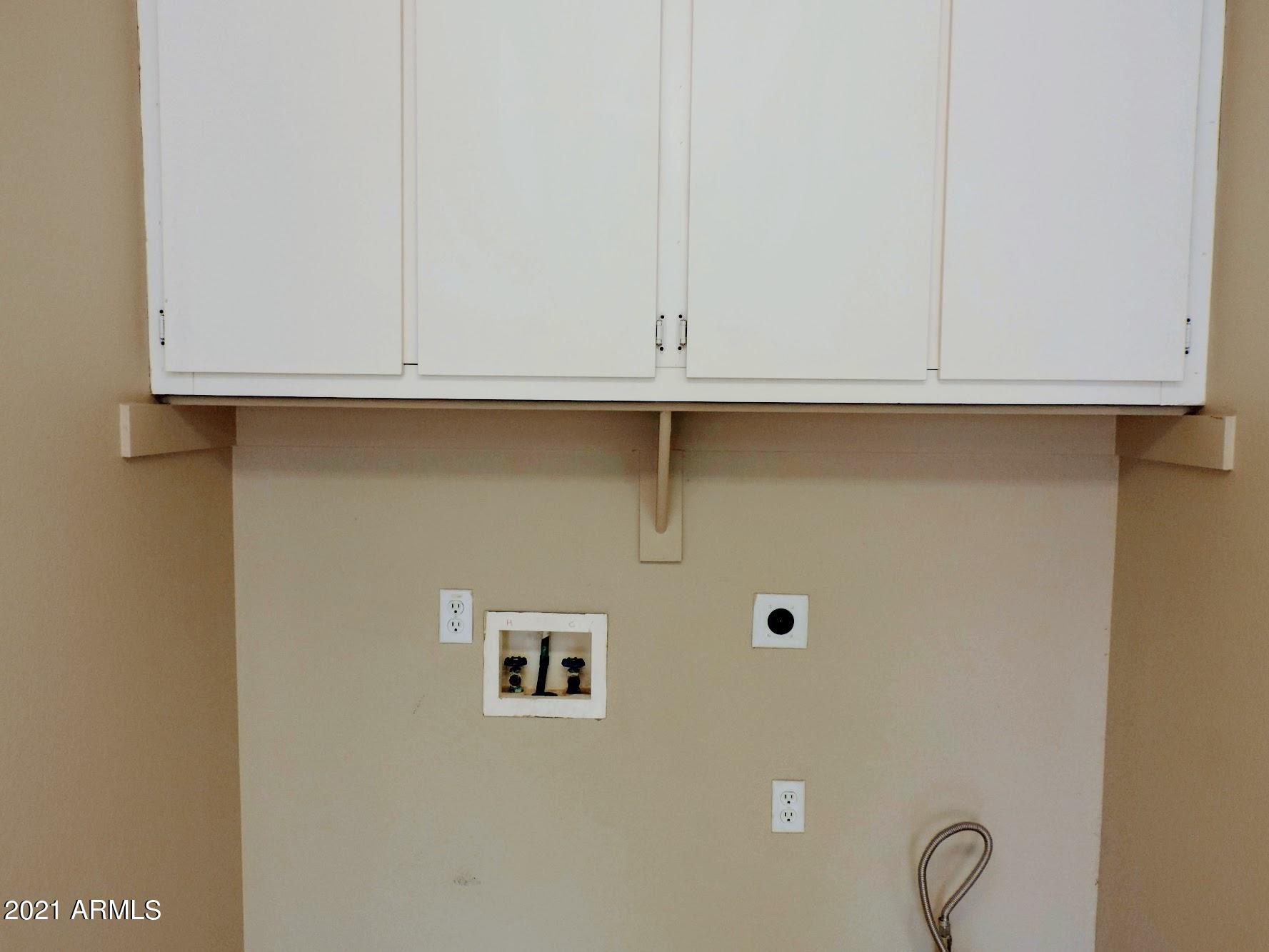 6710 West Del Rio Street Chandler, AZ 85226 - Photo 21 of 33 Washer Dryer Hook-up (electric and gas)