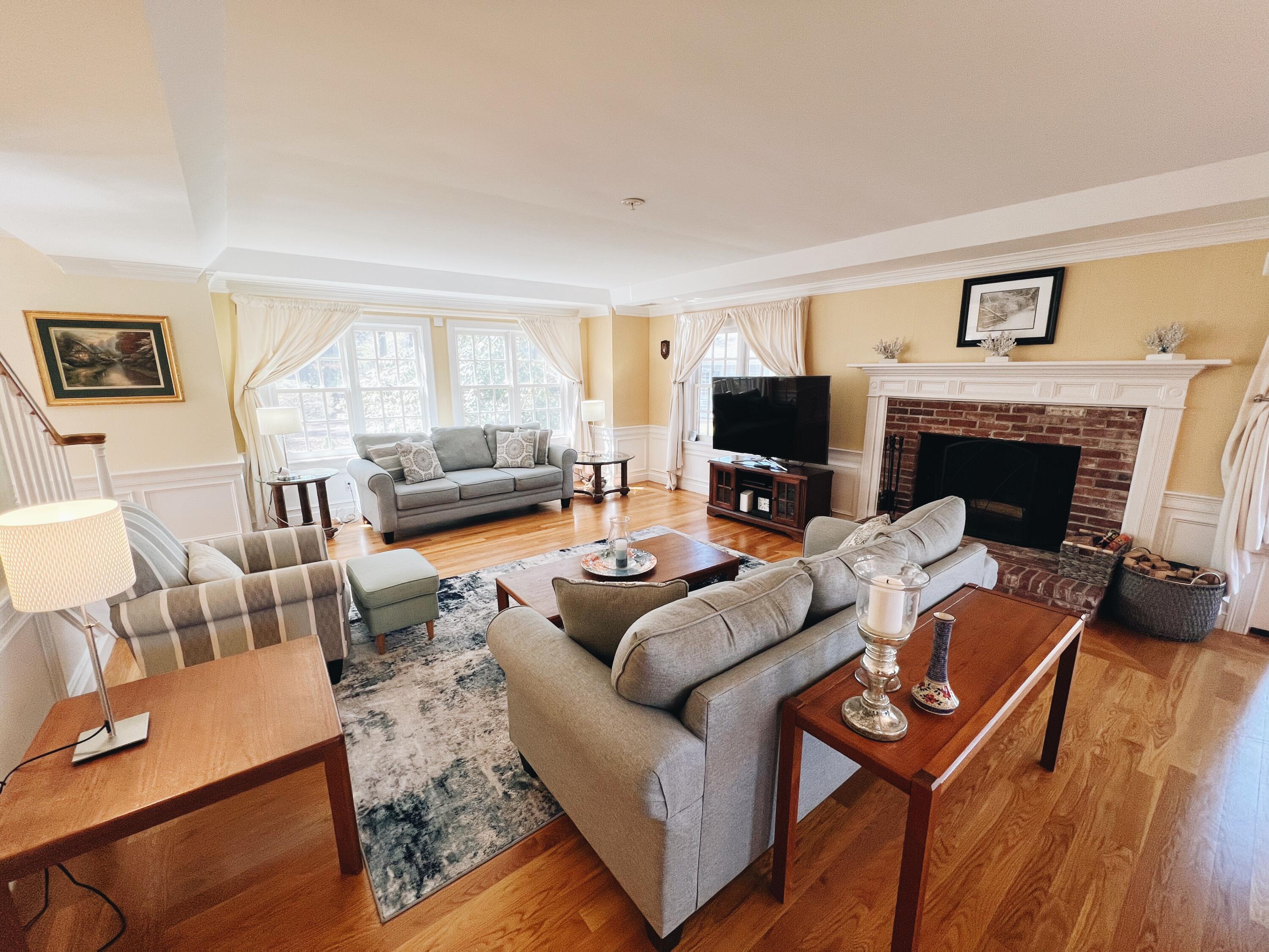 209 Dun Robin Road Mashpee, MA 02649 - Photo 3 of 25 IMG_0938_VSCO