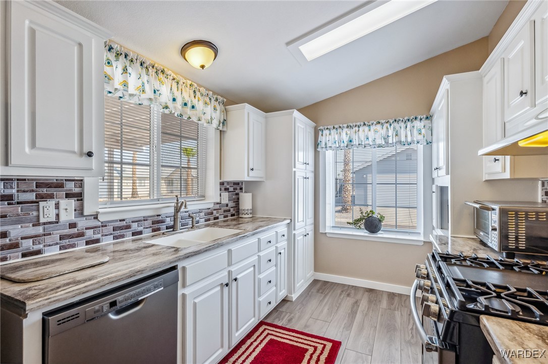 1545 East El Rodeo Road, Unit 84 Fort Mohave, AZ 86426 - Photo 14 of 67 Kitchen
