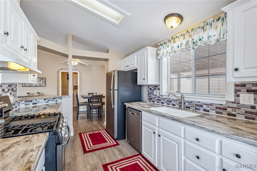 1545 East El Rodeo Road, Unit 84 Fort Mohave, AZ 86426 - Photo 15 of 67 Kitchen