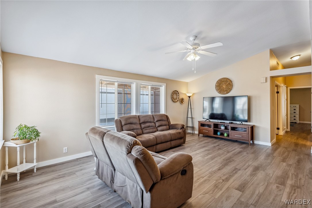 1545 East El Rodeo Road, Unit 84 Fort Mohave, AZ 86426 - Photo 5 of 67 Living Room
