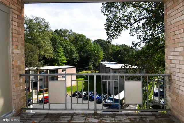 a view of house with a patio and entertaining space