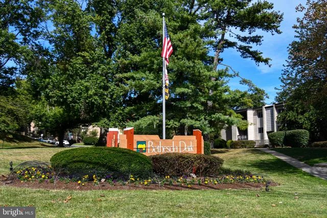 $1,950 | 12415 Braxfield Court, Unit 15, Rockville, MD 20852