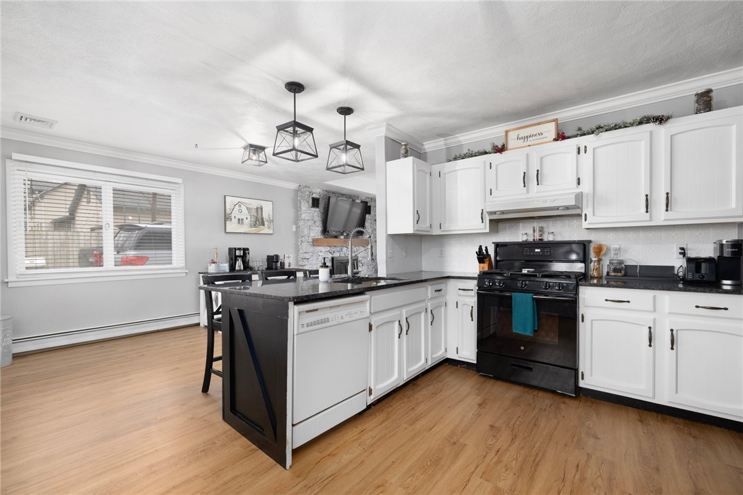 11 Hardwick Street Cumberland, RI 02864 - Photo 8 of 35