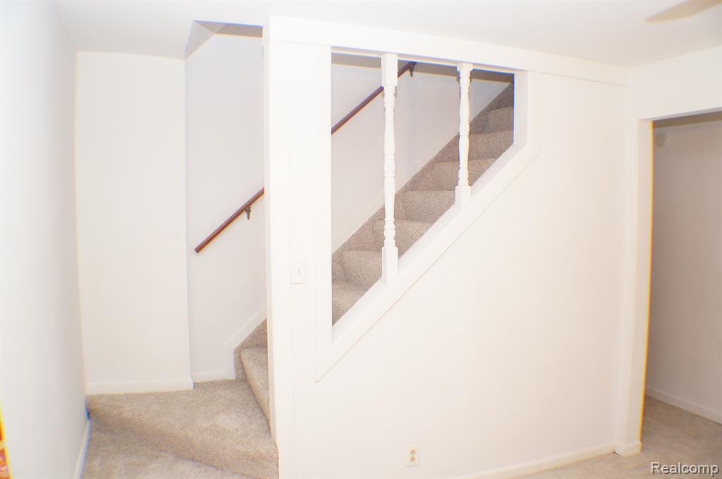 301 Nawakwa Road Rochester Hills, MI 48307 - Photo 19 of 51