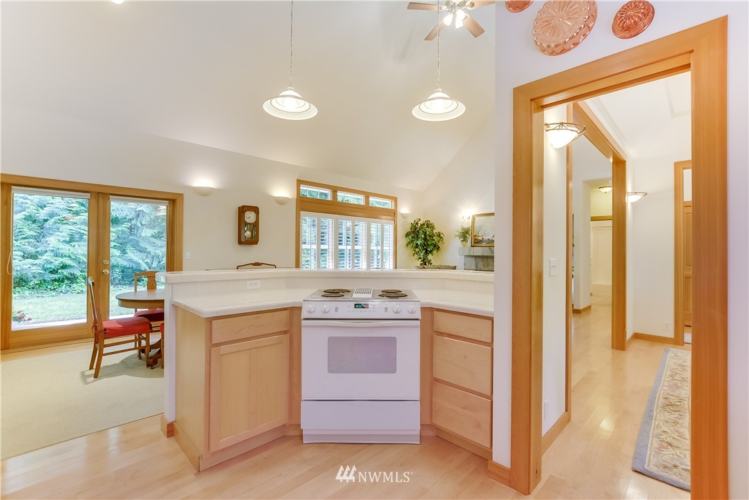 5755 Northeast Foster Road Bainbridge Island, WA 98110 - Photo 11 of 25