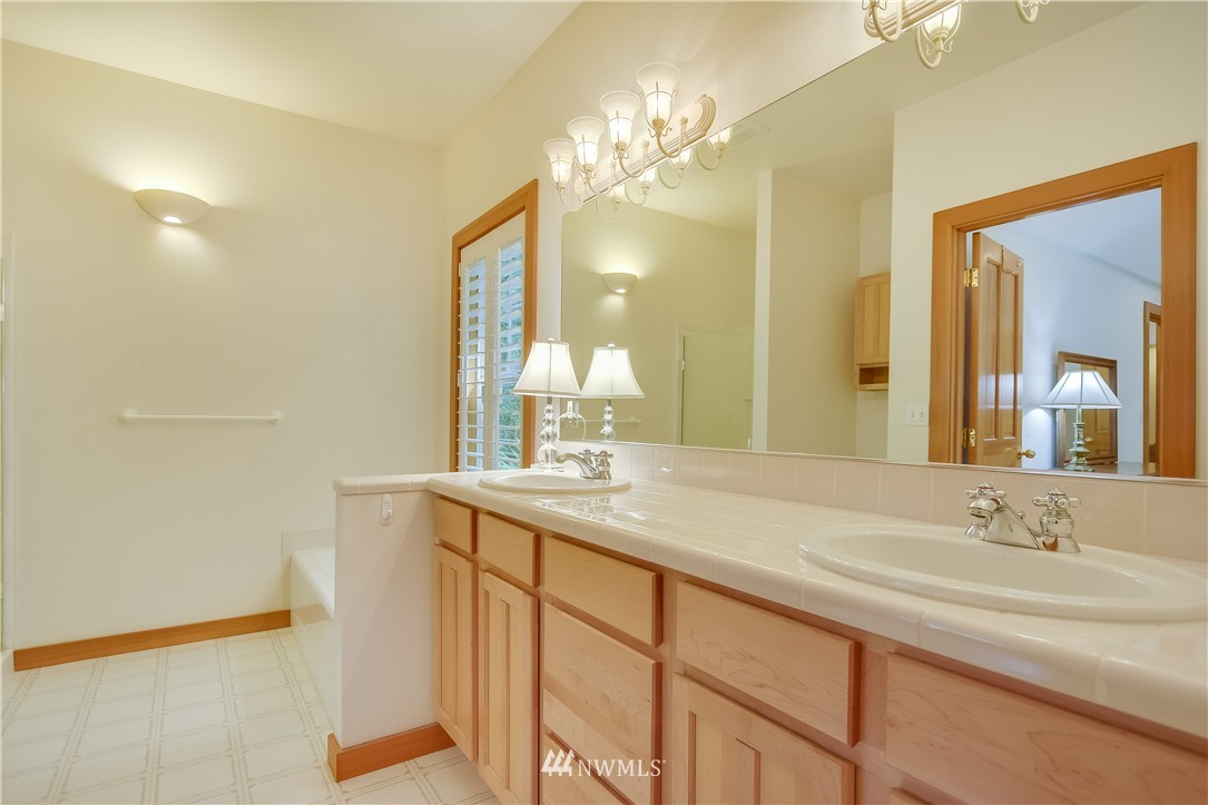 5755 Northeast Foster Road Bainbridge Island, WA 98110 - Photo 17 of 25