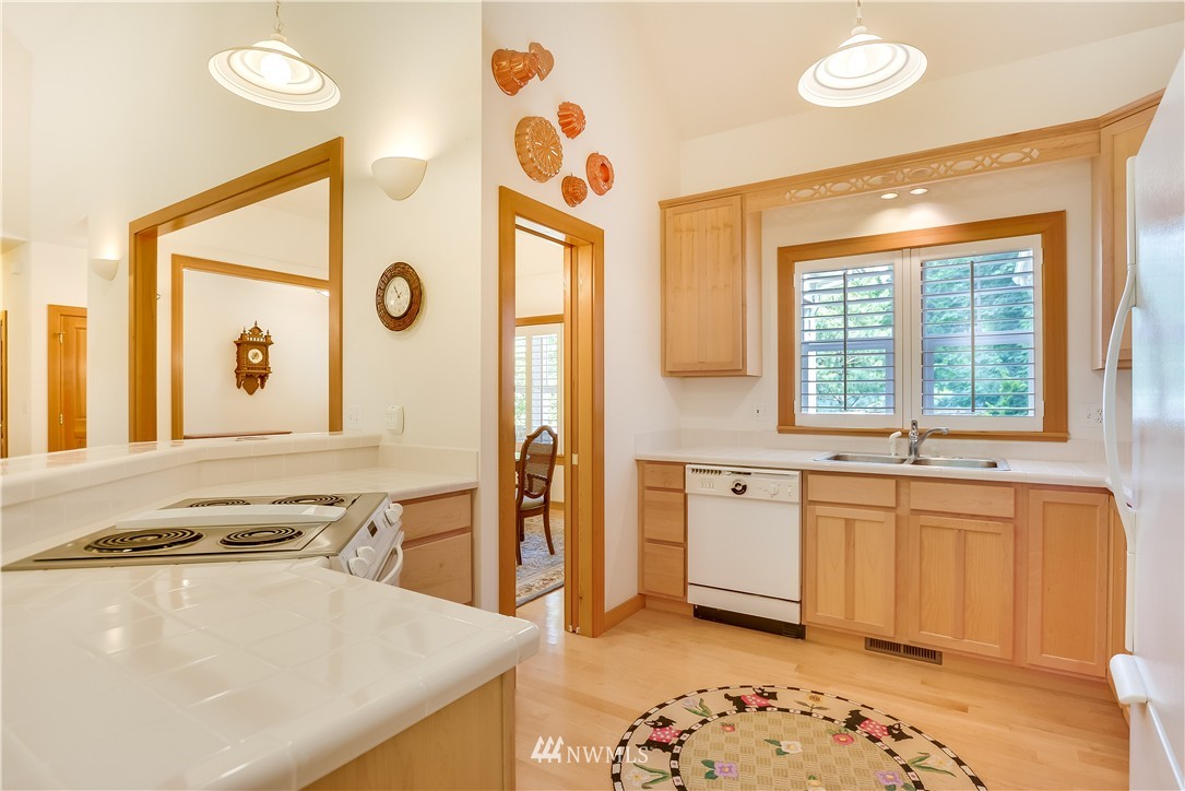 5755 Northeast Foster Road Bainbridge Island, WA 98110 - Photo 9 of 25