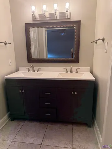 $2,700 | 1422 Stoneleigh Drive, Baton Rouge, LA 70808