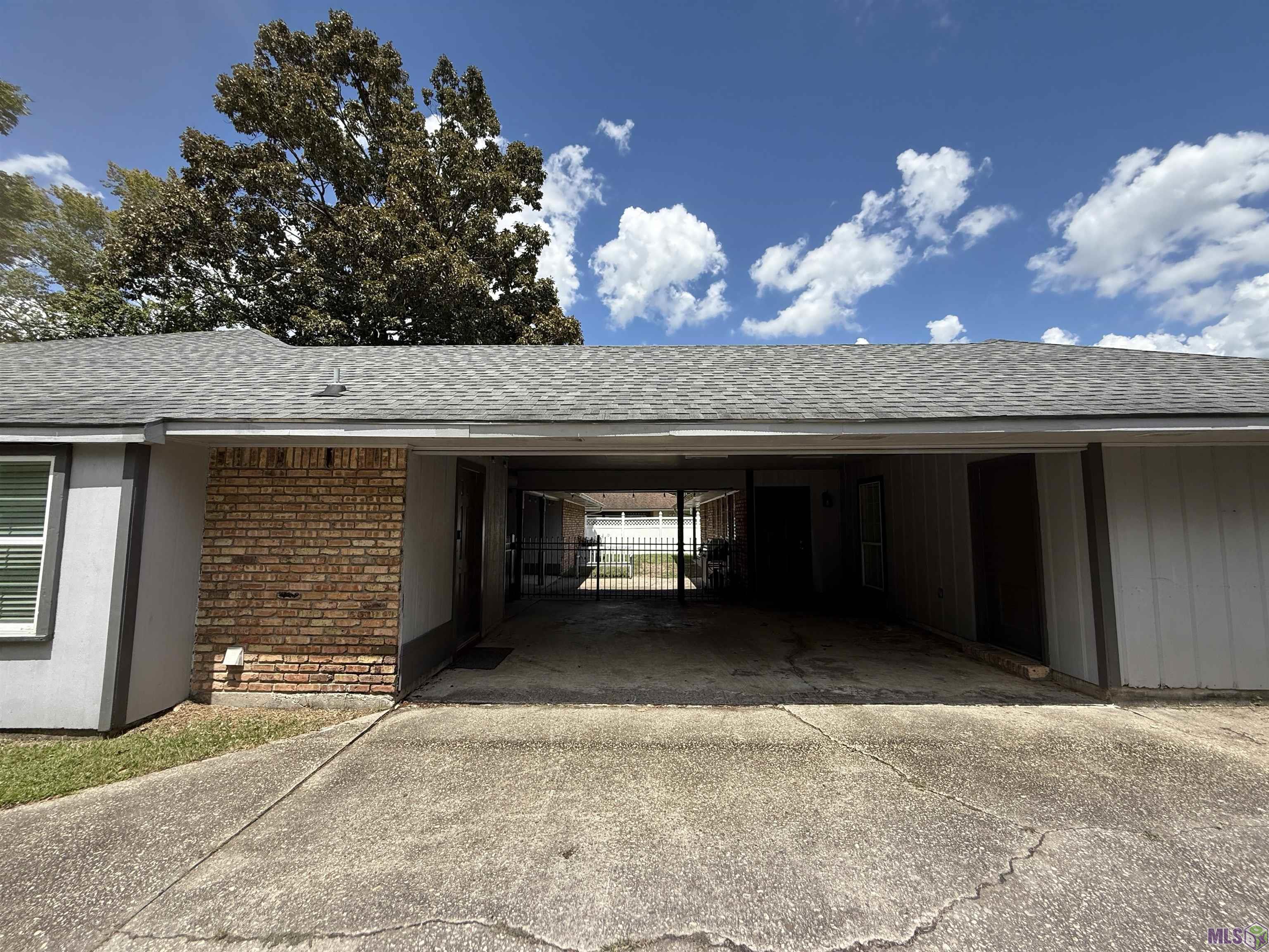 1422 Stoneleigh Drive Baton Rouge, LA 70808 - Photo 2 of 23