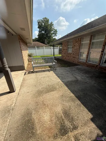 $2,700 | 1422 Stoneleigh Drive, Baton Rouge, LA 70808