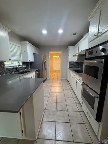 $2,700 | 1422 Stoneleigh Drive, Baton Rouge, LA 70808