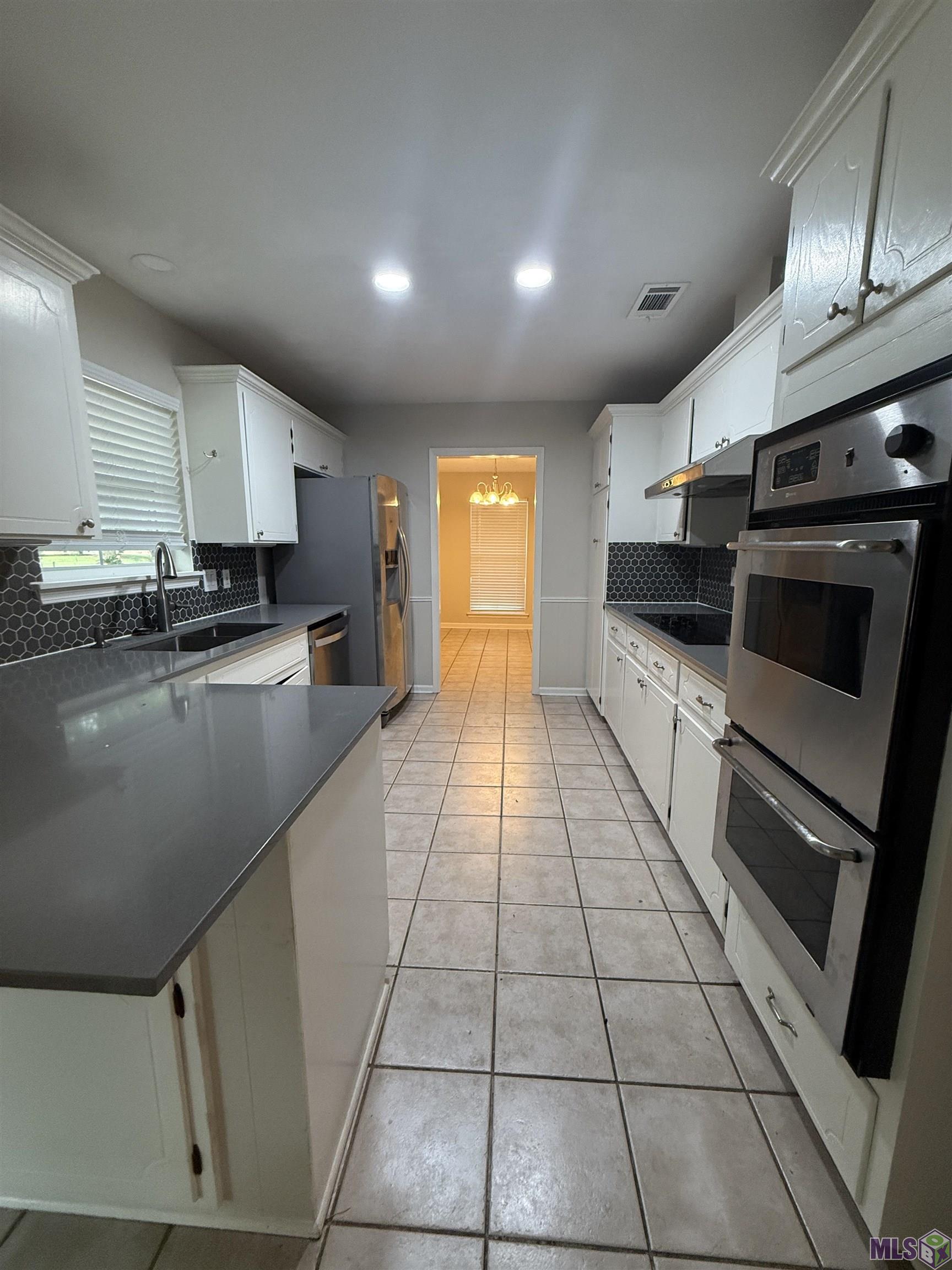 1422 Stoneleigh Drive Baton Rouge, LA 70808 - Photo 4 of 23