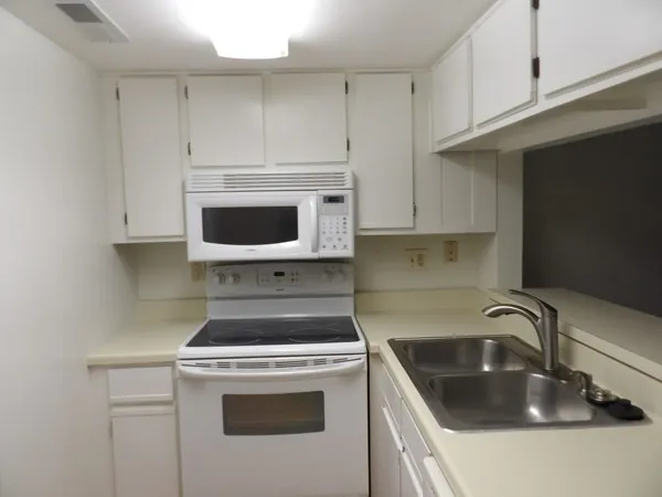 $1,300 | 1100 Possum Trot Road, Unit D104, North Myrtle Beach, SC 29582