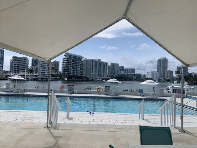 $2,400 | 900 Bay Drive, Unit 211, Miami Beach, FL 33141