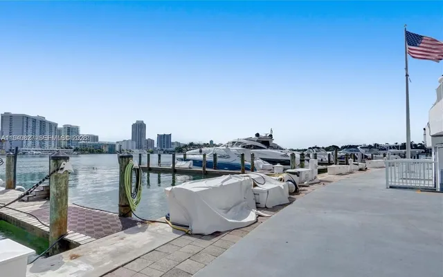 $2,400 | 900 Bay Drive, Unit 211, Miami Beach, FL 33141