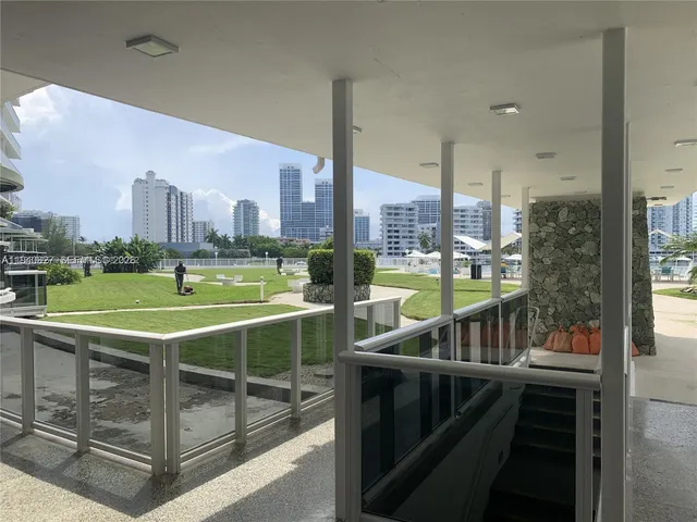 $2,400 | 900 Bay Drive, Unit 211, Miami Beach, FL 33141