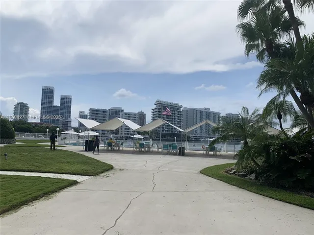 $2,400 | 900 Bay Drive, Unit 211, Miami Beach, FL 33141