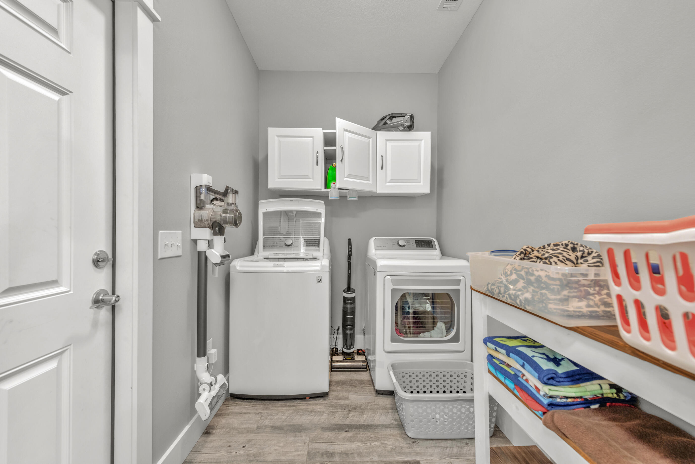 6116 Robin Road Crestview, FL 32539 - Photo 15 of 24 a utility room with cabinets dryer and washer