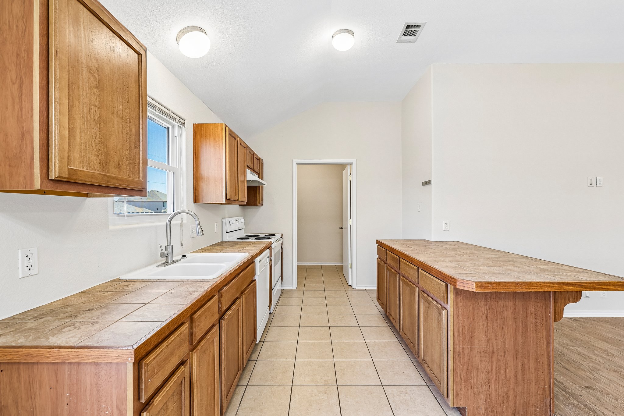 224 Copper Lane Jarrell, TX 76537 - Photo 14 of 34 Gallery Image 14