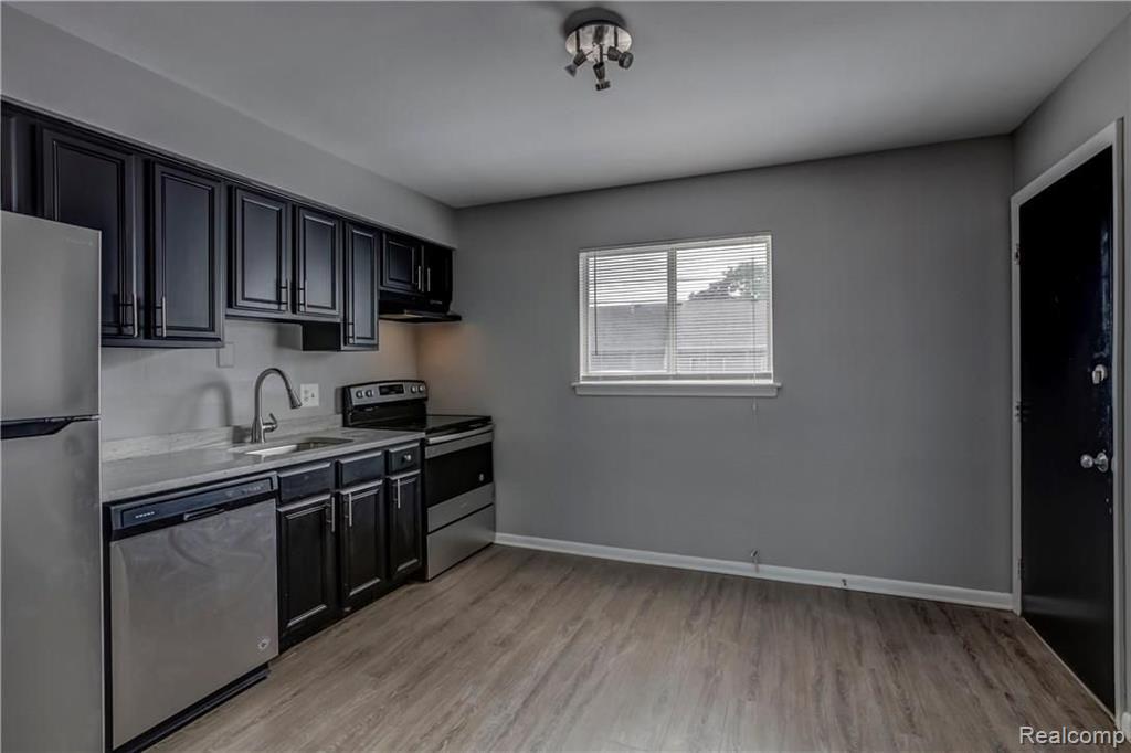 629 West Maple Road, Unit 62910 Clawson, MI 48017 - Photo 10 of 17