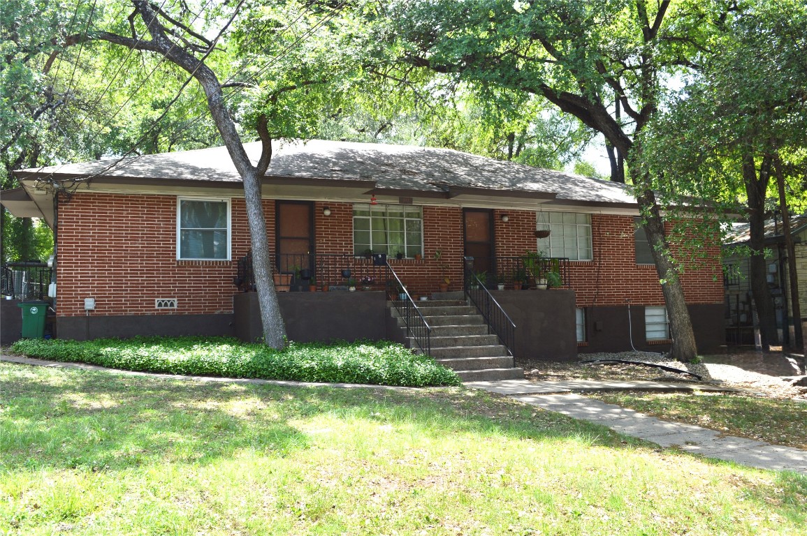 917 Keith Lane, Unit C Austin, TX 78705 - Photo 10 of 10 Ranch-style home featuring brick siding and a front yard