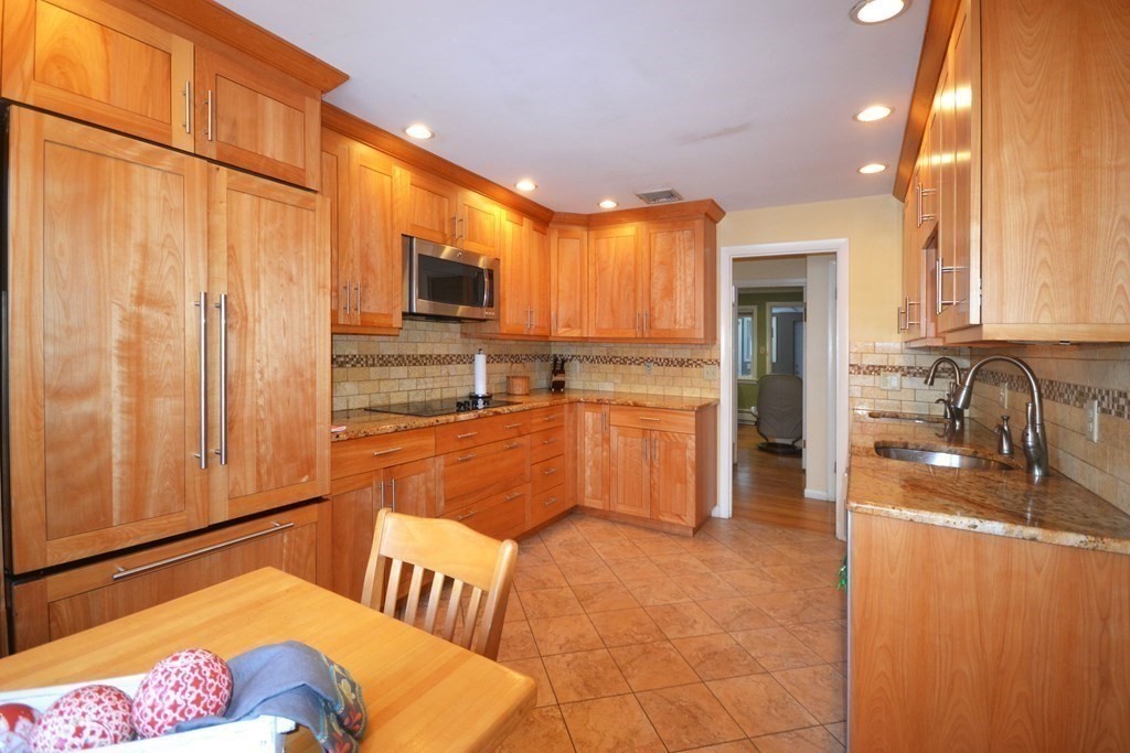 6 Southwood Road Worcester, MA 01609 - Photo 8 of 39 Gallery Image 8