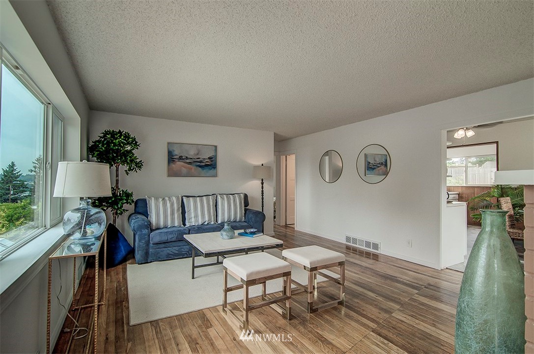 2300 Northeast 6th Place Renton, WA 98056 - Photo 3 of 24 Gallery Image 3