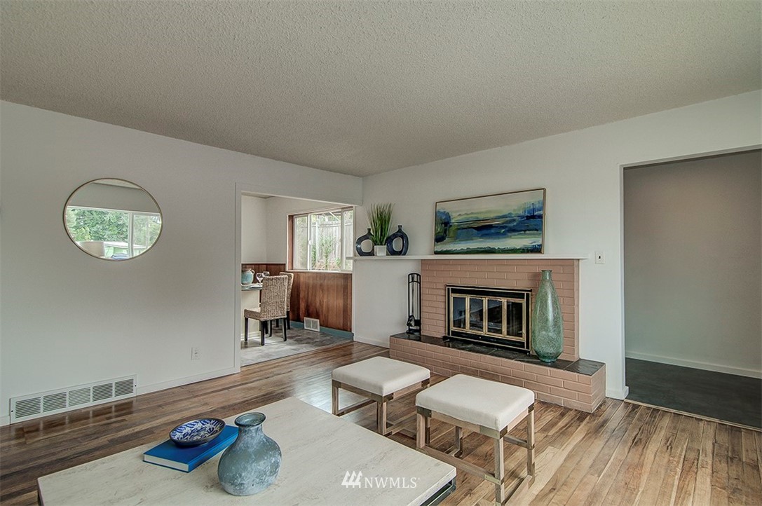 2300 Northeast 6th Place Renton, WA 98056 - Photo 4 of 24 Gallery Image 4