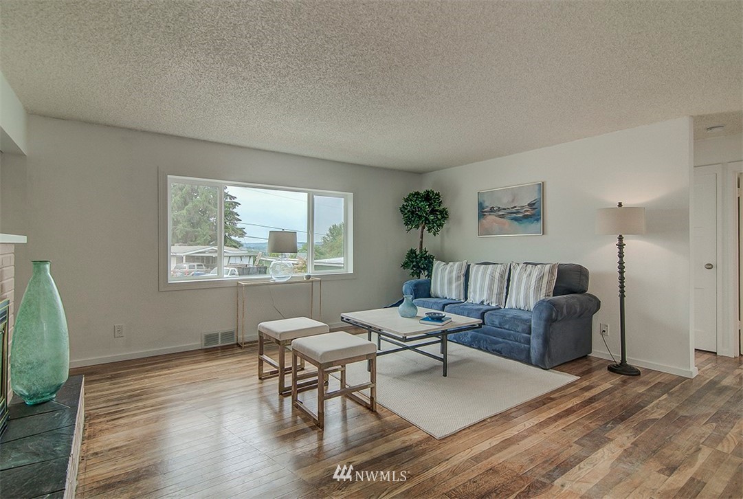 2300 Northeast 6th Place Renton, WA 98056 - Photo 5 of 24 Gallery Image 5