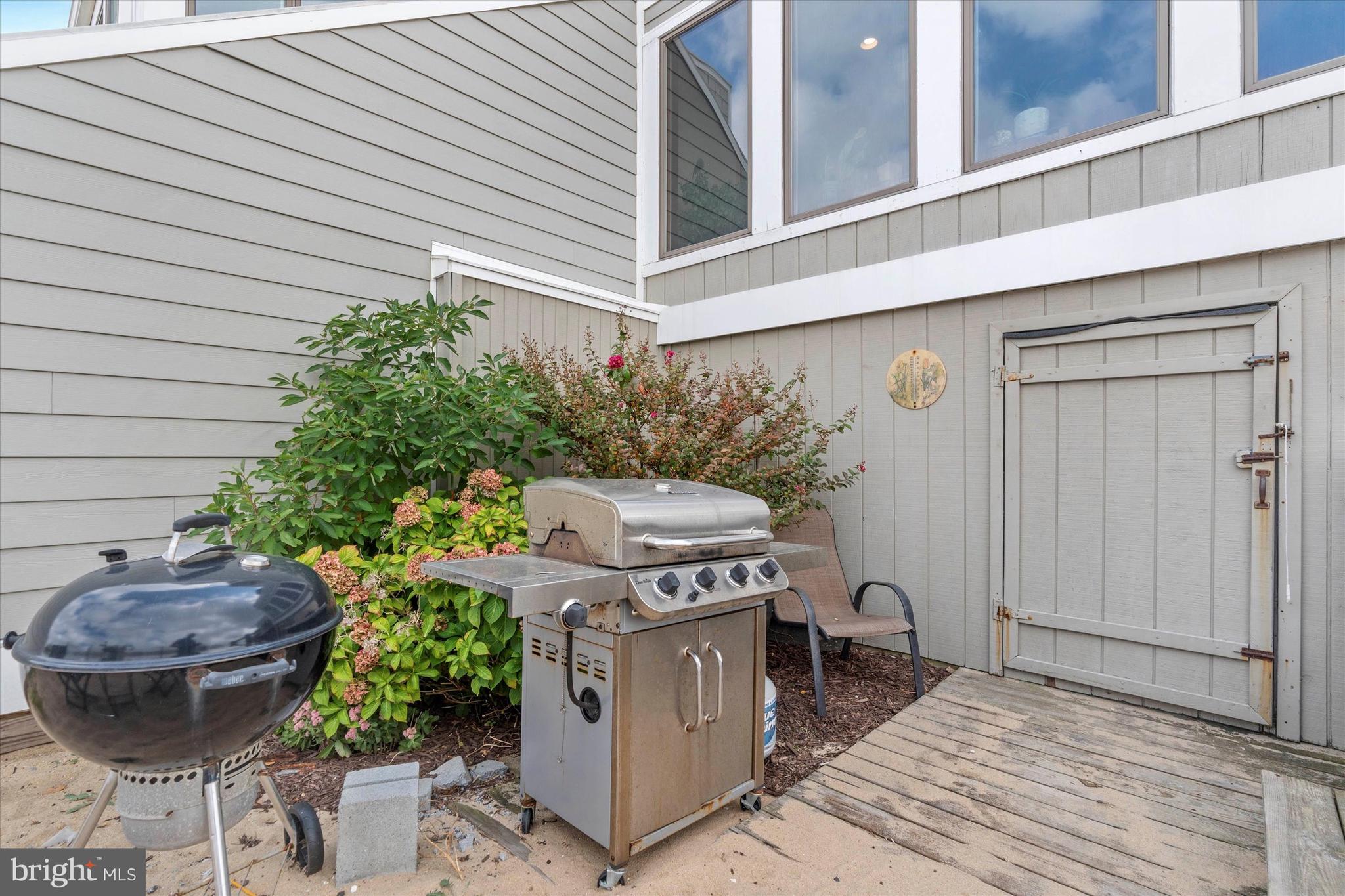 10 Pilot Point, Unit 10B Lewes, DE 19958 - Photo 32 of 38 a view of a patio with table and chairs and potted plants