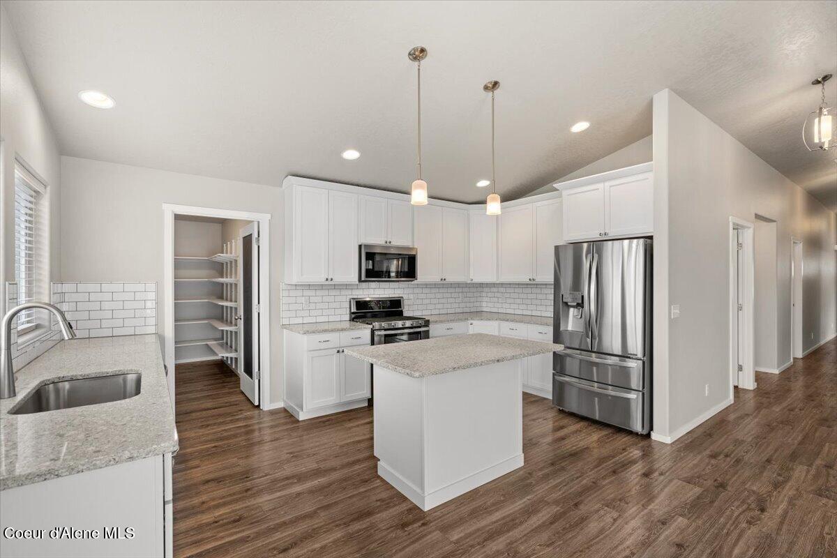 6924 Christine Street Rathdrum, ID 83858 - Photo 15 of 79 Kitchen