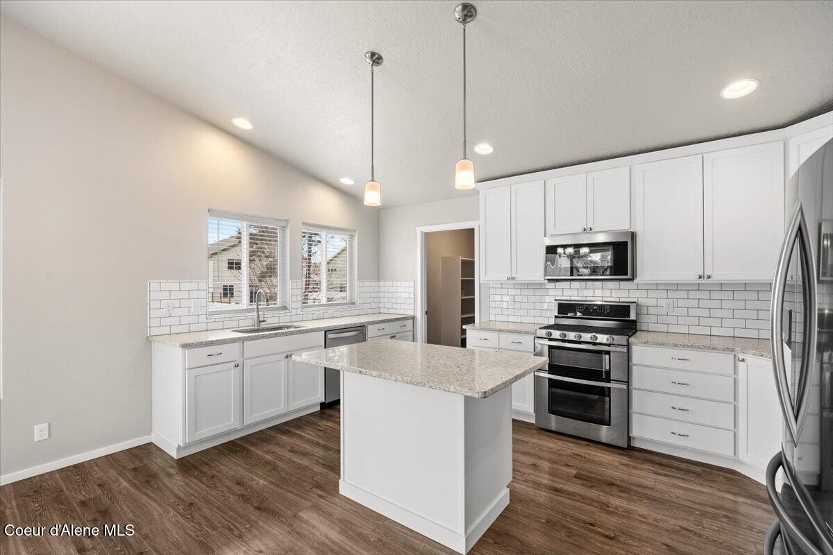 6924 Christine Street Rathdrum, ID 83858 - Photo 18 of 79 Kitchen