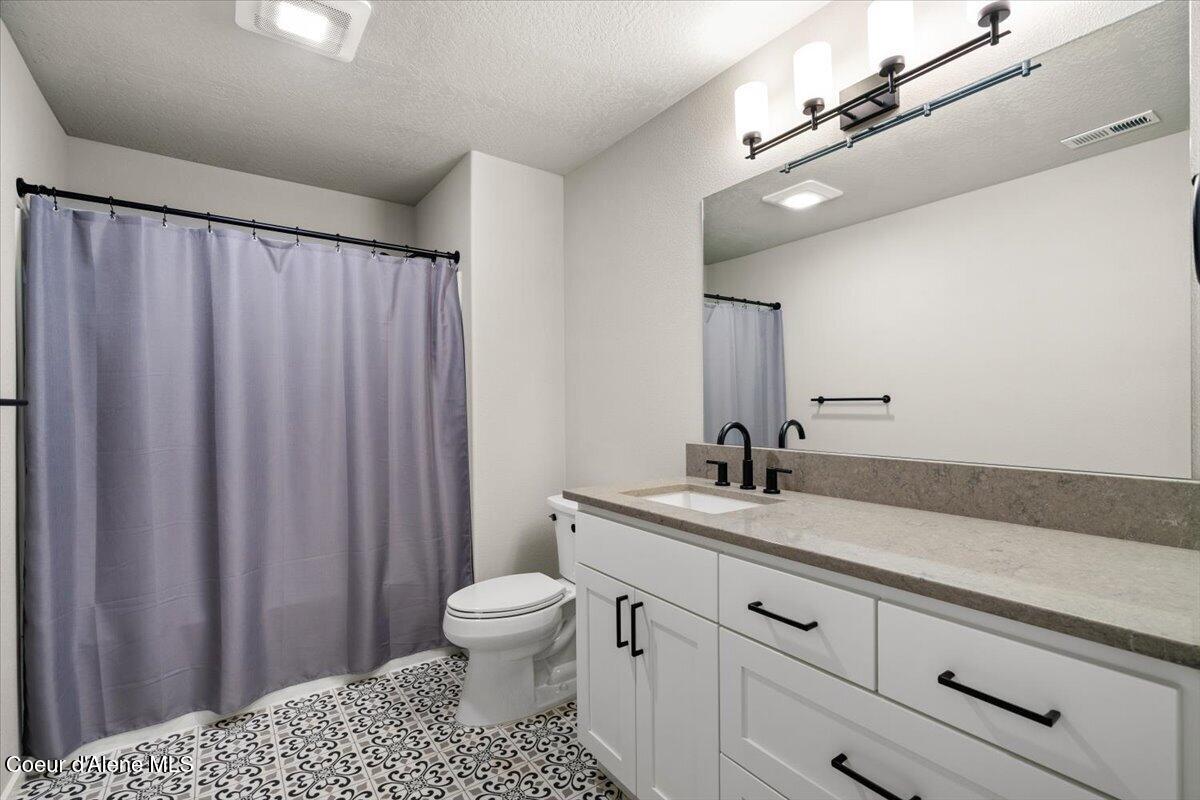 6924 Christine Street Rathdrum, ID 83858 - Photo 46 of 79 Full Bathroom