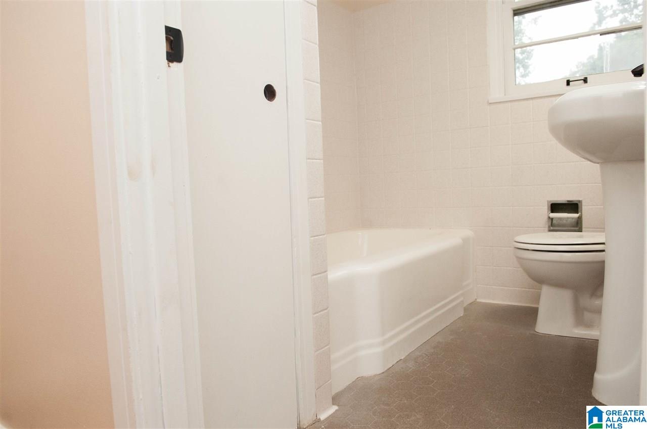 437 Ridgewood Avenue Fairfield, AL 35064 - Photo 12 of 13