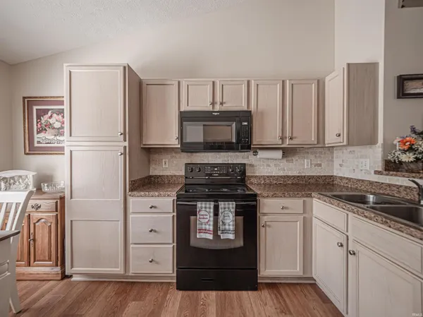 $289,000 | 312 East Evergreen Road, Evansville, IN 47711