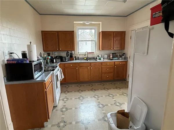 $2,000 | 235 Center Avenue, Greensburg, PA 15601